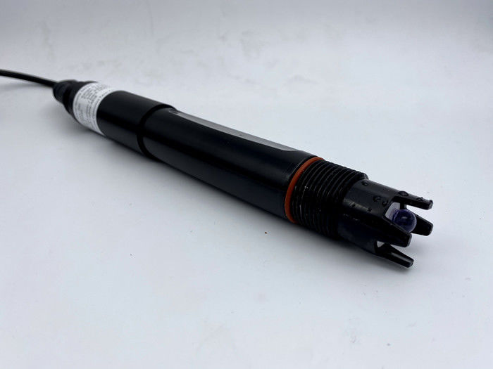 Онлайн-датчик и преобразователь pH с выходом RS-485 Modbus/RTU, автоматической температурной компенсацией и диапазоном 0～14pH для мониторинга качества воды.