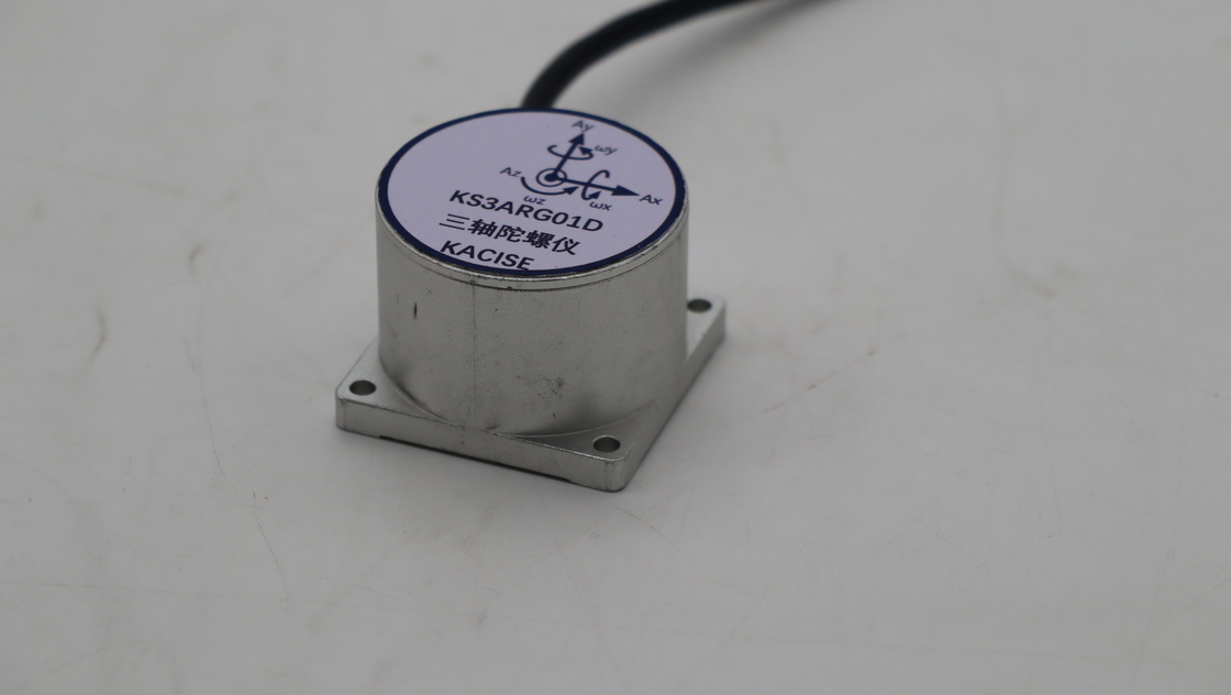 MEMS Три оси гироскопа используются в инерциальных навигационных системах с диапазоном ± 300 (( ゚ / с) и удар 10000g