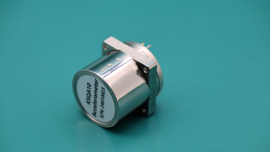 Кварцевый гибкий акселерометр с диапазоном ввода ± 20 g ≤ 5 μg порог и 15 g пиковый синус вибрации для аэрокосмической отрасли