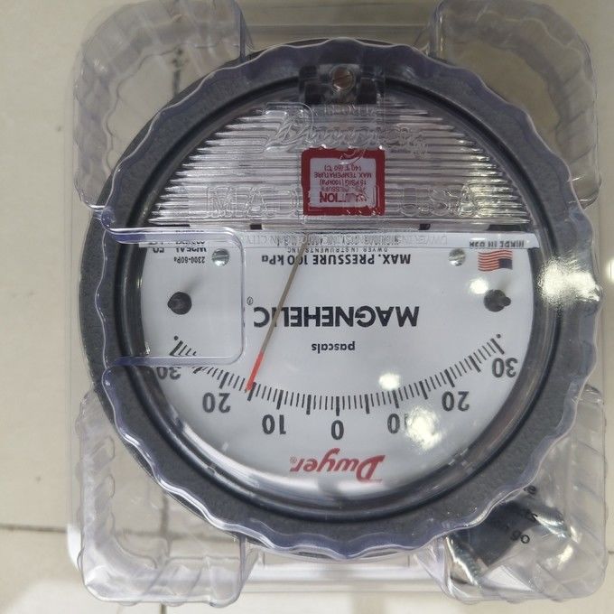 Дифференциальный датчик давления Dwyer Magnehelic 2300-60PA с диапазоном 60-0-60 Pa, точностью ± 2% и корпусом IP67.