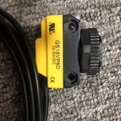 Банер QS18VP6D Диффузный фотоэлектрический датчик с диапазоном восприятия 450 мм IP67 NEMA 6 Назначенный и дополнительный выход PNP