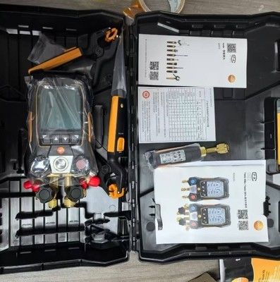 testo 557s Умный вакуумный комплект с шлангами - Умный цифровой коллектор с беспроводными вакуумными и беспроводными температурными зондами и 4 набора шлангов