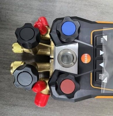 testo 557s Умный вакуумный комплект с шлангами - Умный цифровой коллектор с беспроводными вакуумными и беспроводными температурными зондами и 4 набора шлангов