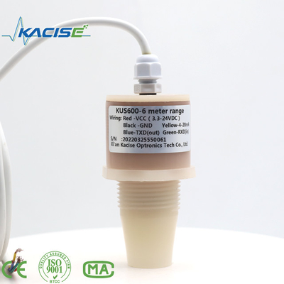 Ультразвуковой датчик KUS600 из материалов PVDF/PTFE используется для измерения расстояния и уровня жидкости.